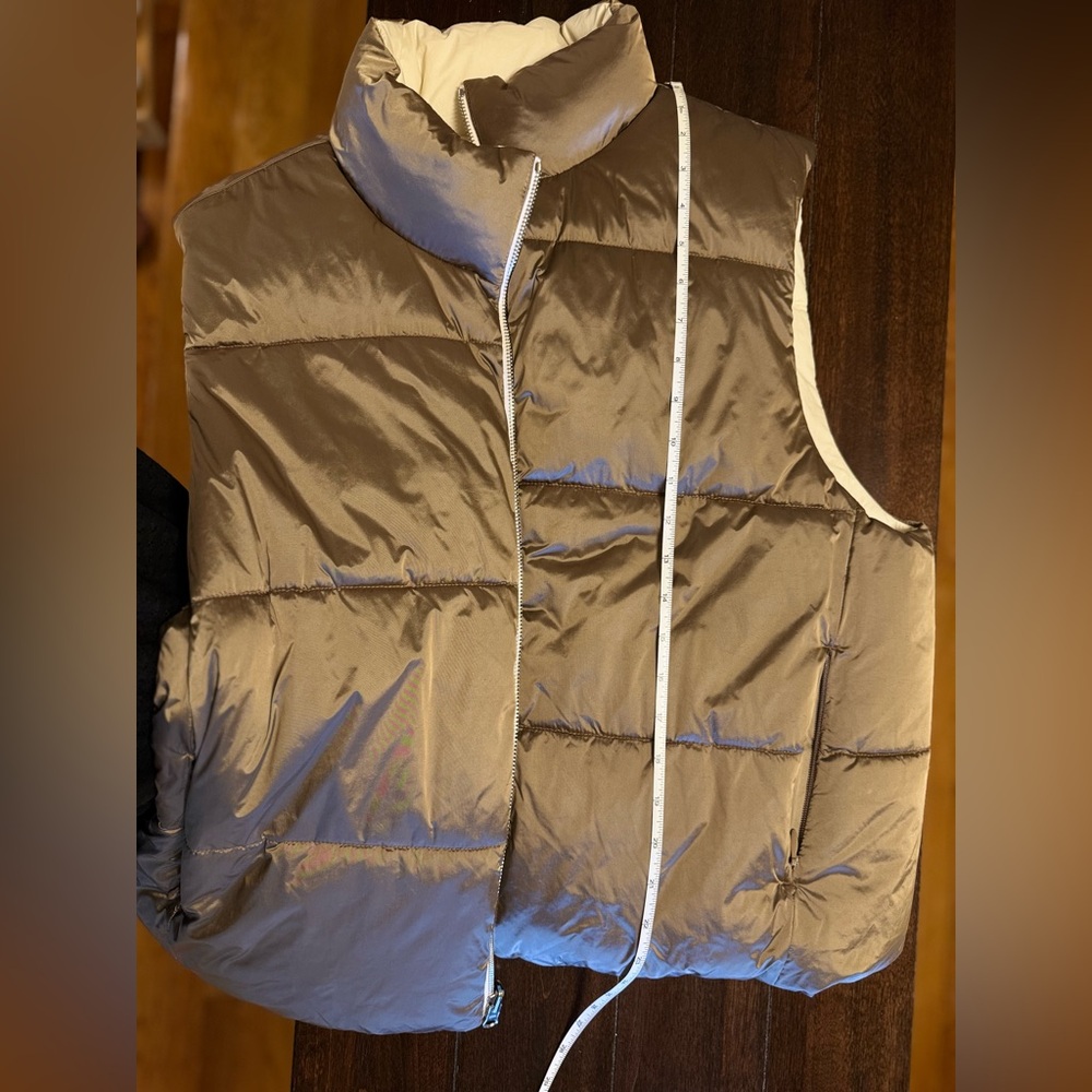 NWOT Reversible Puffer Vest - Picture 11 of 13